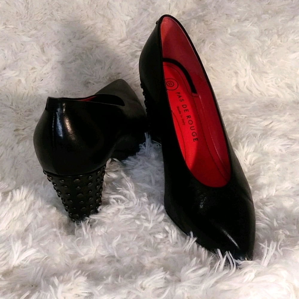 Pas De Rouge Woman's Black Court